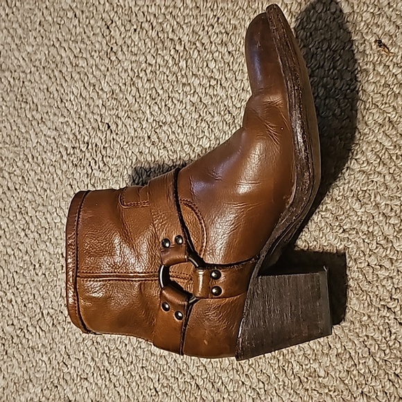 Frye Western Bootes with Buckle - Picture 4 of 10